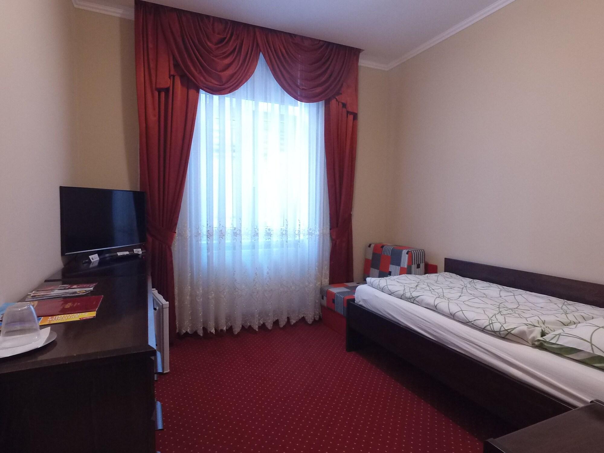 Hotel Europa Liptovský Mikuláš Екстериор снимка