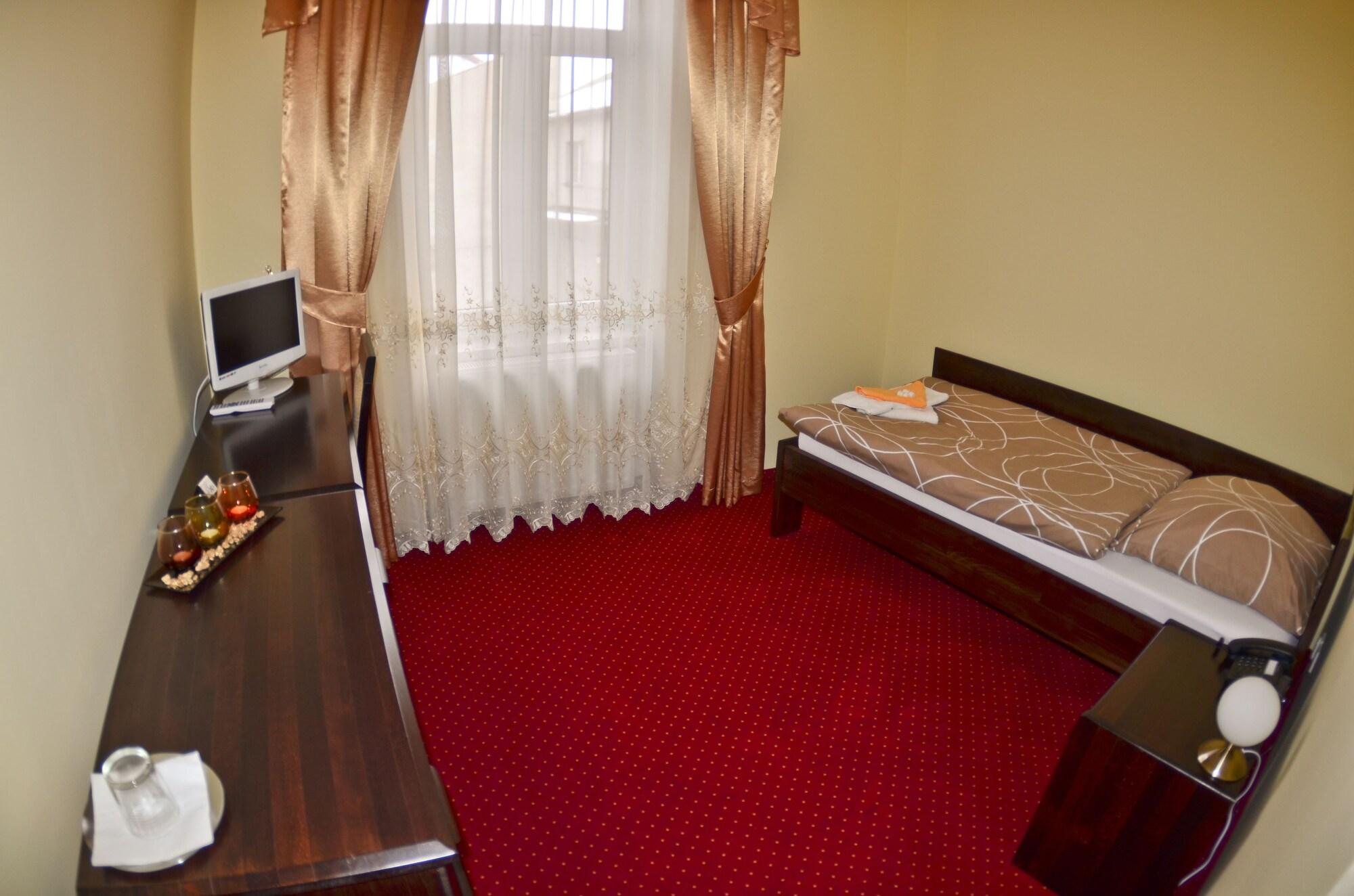 Hotel Europa Liptovský Mikuláš Екстериор снимка