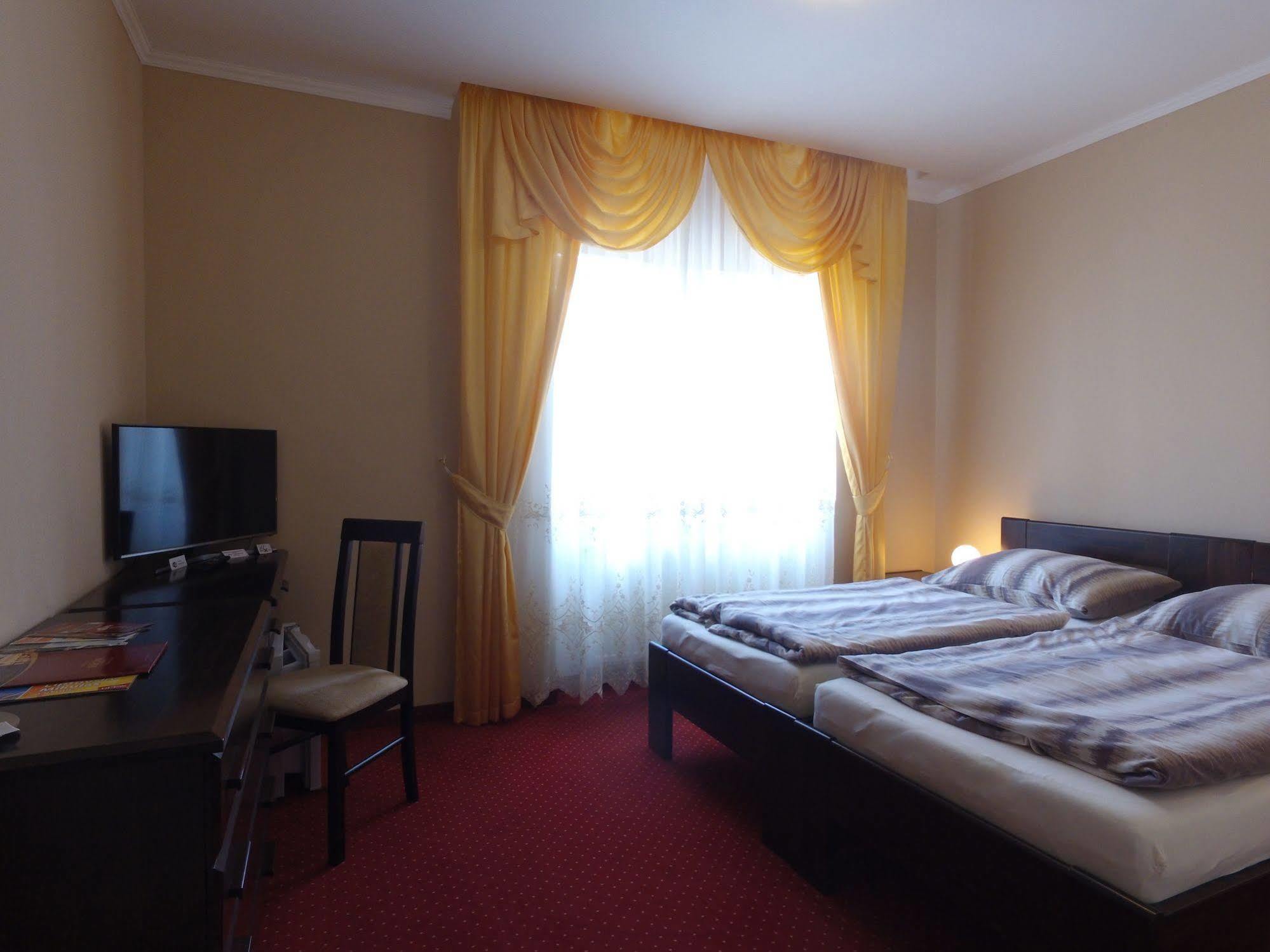 Hotel Europa Liptovský Mikuláš Екстериор снимка